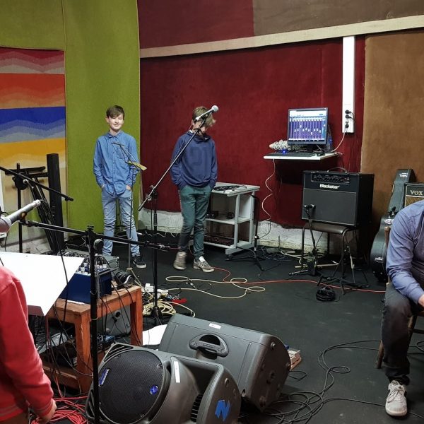 Lancering nieuwe schoolsong ‘Kriebels’ brengt vrolijke noot