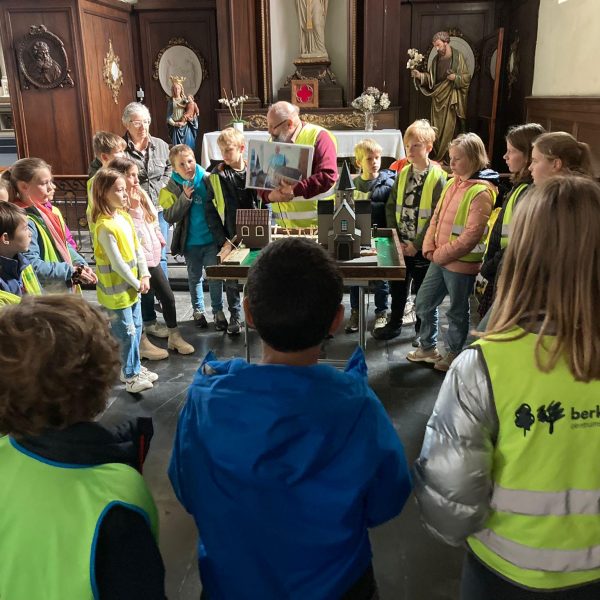 Bezoek aan de kerk en het huisje van René De Clercq
