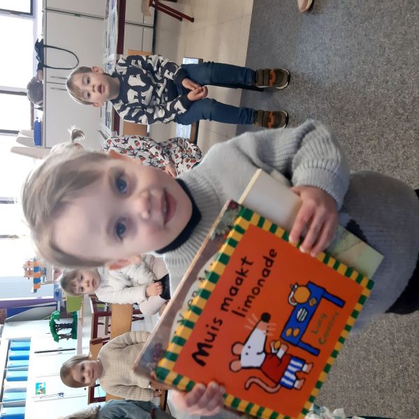 Vlinderklas : Een thema met het prentenboek "Kleine Muis zoekt een huis"