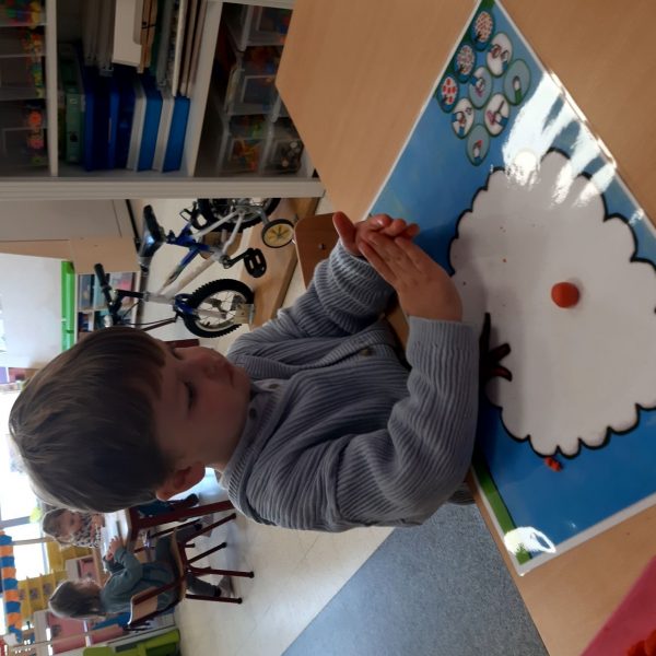 Vlinderklas : Een thema met het prentenboek "Kleine Muis zoekt een huis"
