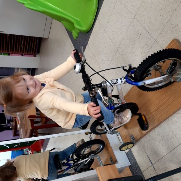 Vlinderklas : Joepie, met de fiets naar school!