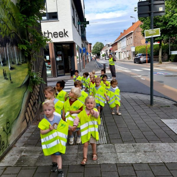 Vlinderklas : Joepie, met de fiets naar school!