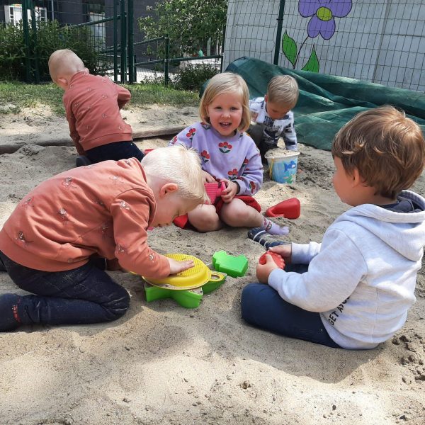 Vlinderklas : Mooie bloemen voor ons mama!