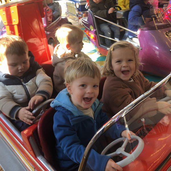 Kikkerklas: Naar de draaimolen.