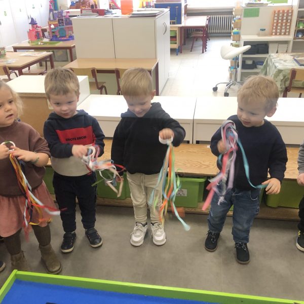 Nieuwe vrienden in de kikkerklas.