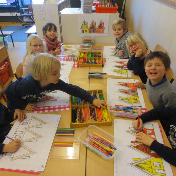 In de giraffenklas werken we rond het sprookje "de 3 biggetjes"
