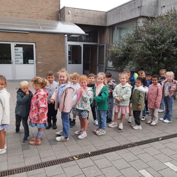 Giraffenklas : Thema Naar school