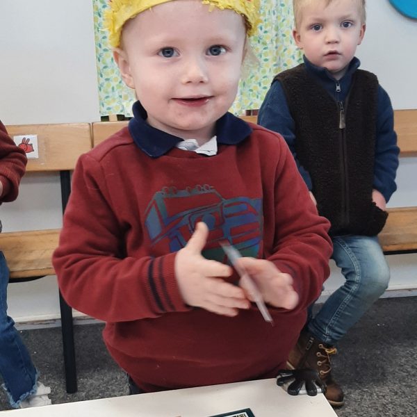 Bijenklas: verjaardag Lewis