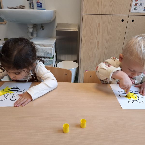 bijenklas: Welkom Floris en Leeyora!