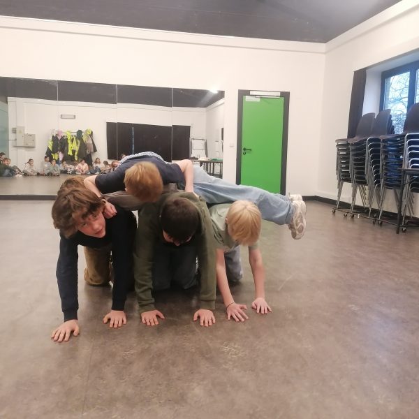 Drama: voertuigen maken